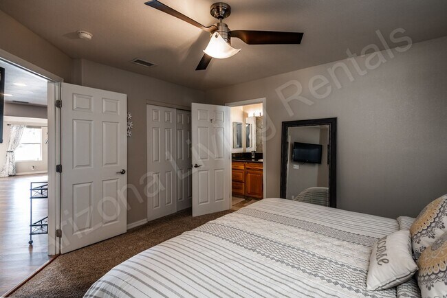 Building Photo - FURNISHED POOL HOME