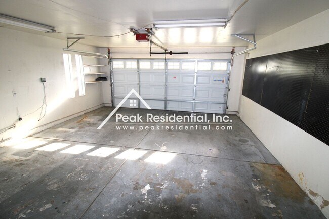 Building Photo - Spacious 3bd/2.5ba Home near Bell & Dry Creek Road