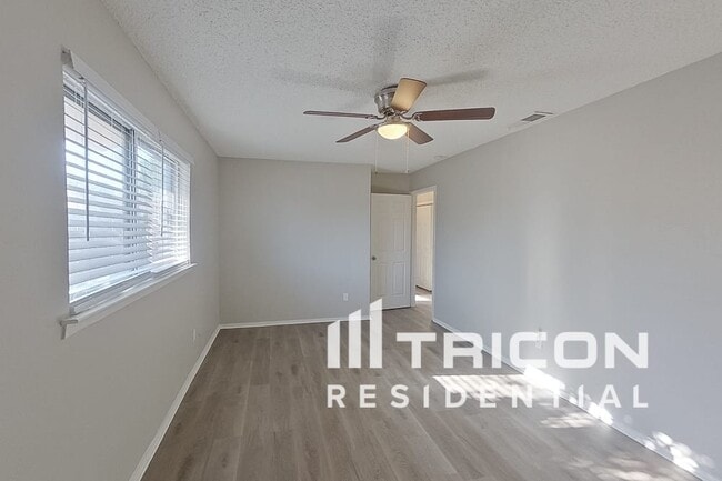 Building Photo - 1221 Aldenwood Dr