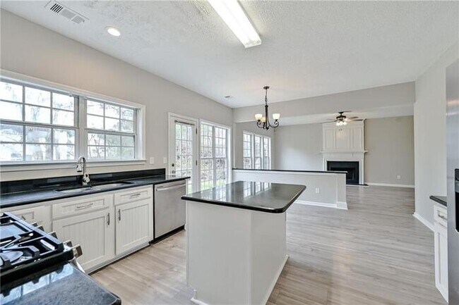 Building Photo - 145 Sessingham Ln