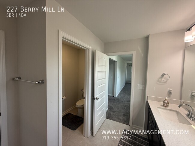 Building Photo - 227 Berry Ml Ln