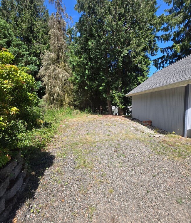 Building Photo - 31 Salal Way