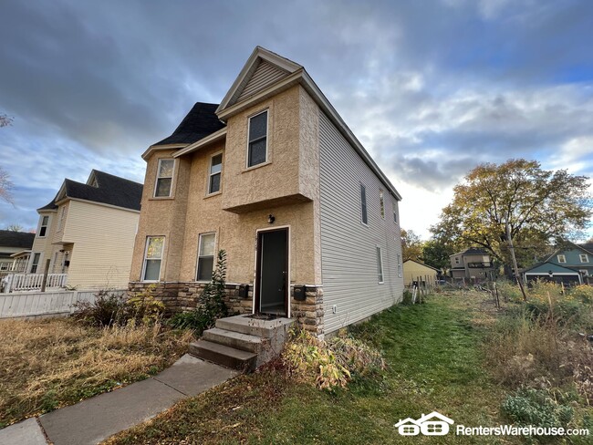 Primary Photo - 2828 15th Ave S