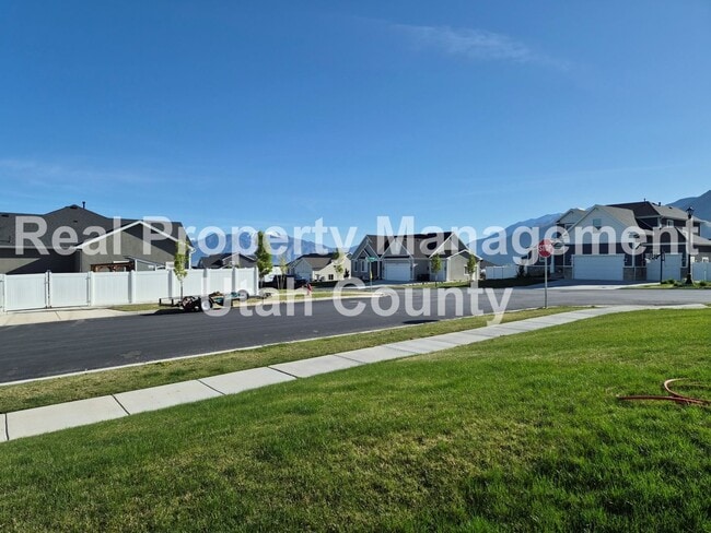 Building Photo - 1624 S 210 W