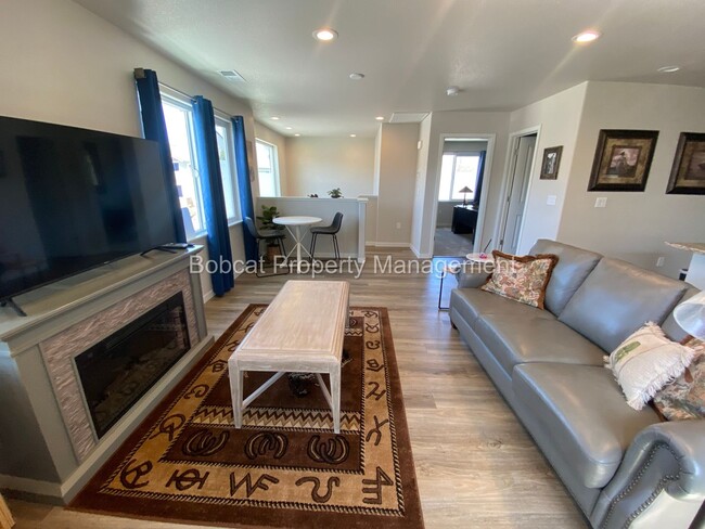 Building Photo - Nicely Furnished Townhome in Indian Hills