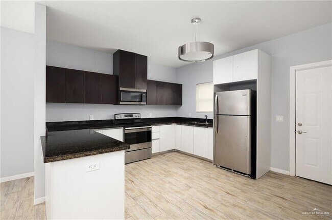Building Photo - 3911 Valeria St
