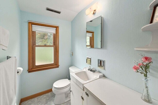 Building Photo - W145N7317 Northwood Dr