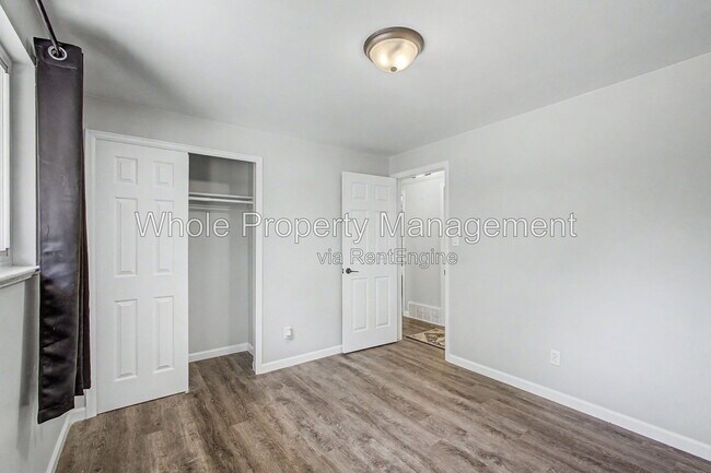 Building Photo - 3404 S Clinton Ct