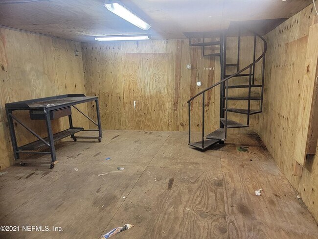 Building Photo - 115 Saratoga Cir S