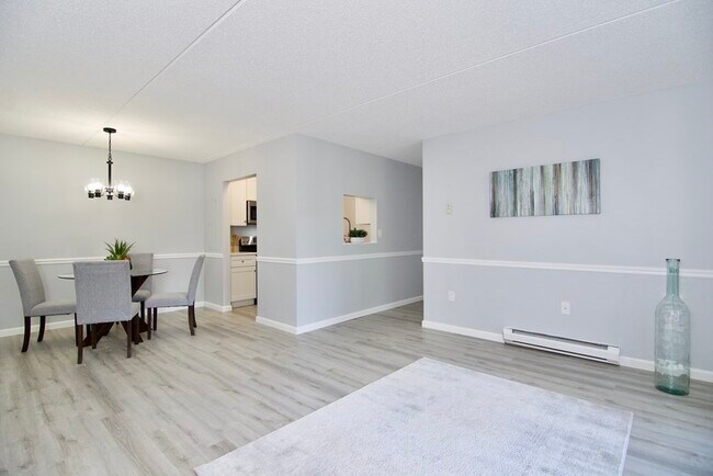 Building Photo - 22 Maple Crest Cir