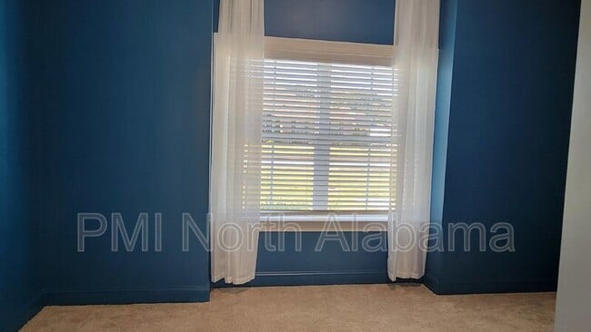 Building Photo - 130 Creekmound Dr