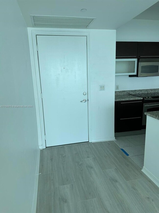 Building Photo - 951 Brickell Ave