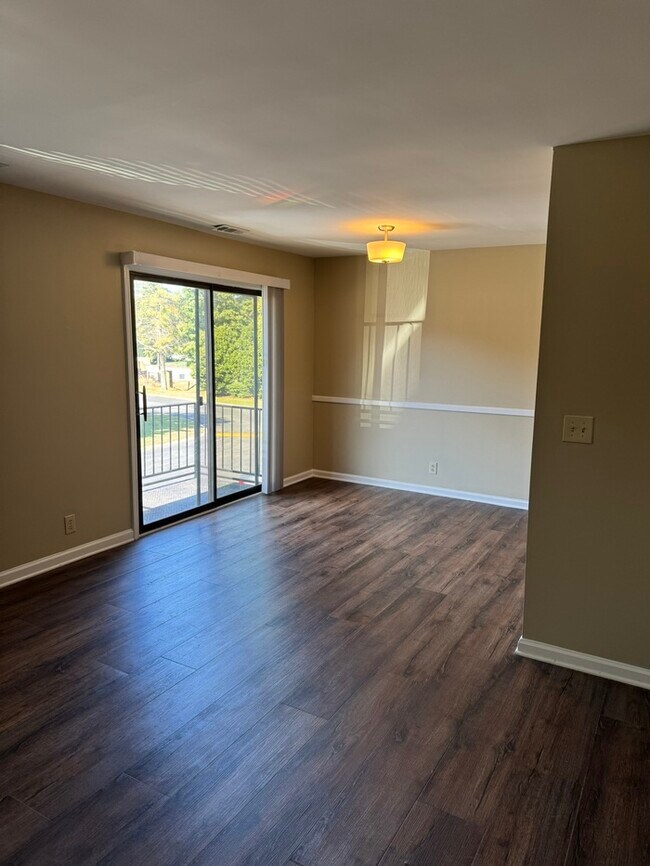 Building Photo - 5807 Brentwood Trace