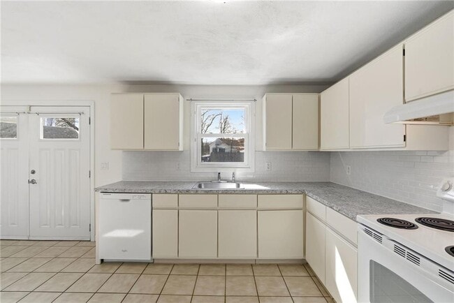 Building Photo - 10 Henry St