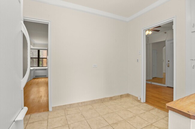 Building Photo - 2 Greenridge Ave
