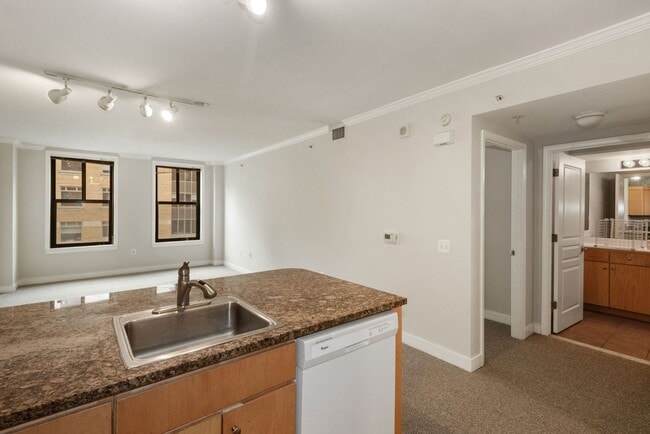 Primary Photo - $400 Off! Professionally Managed, Spacious...