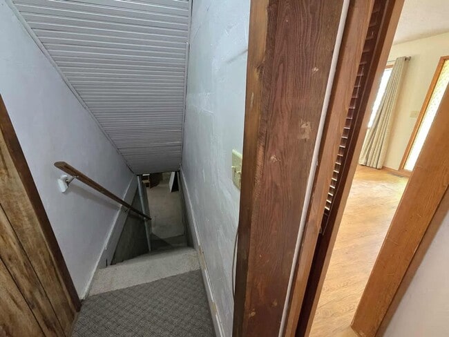 Building Photo - Large 4 Bedroom 2 Bath in Quaint Waterville