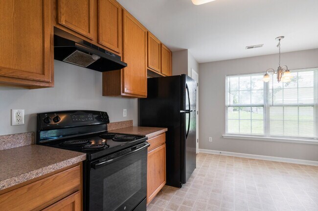 Building Photo - Spacious 4BR/3BA Home Near Downtown Durham | Deposit-Free Living | 1st-Floor Bedrooms