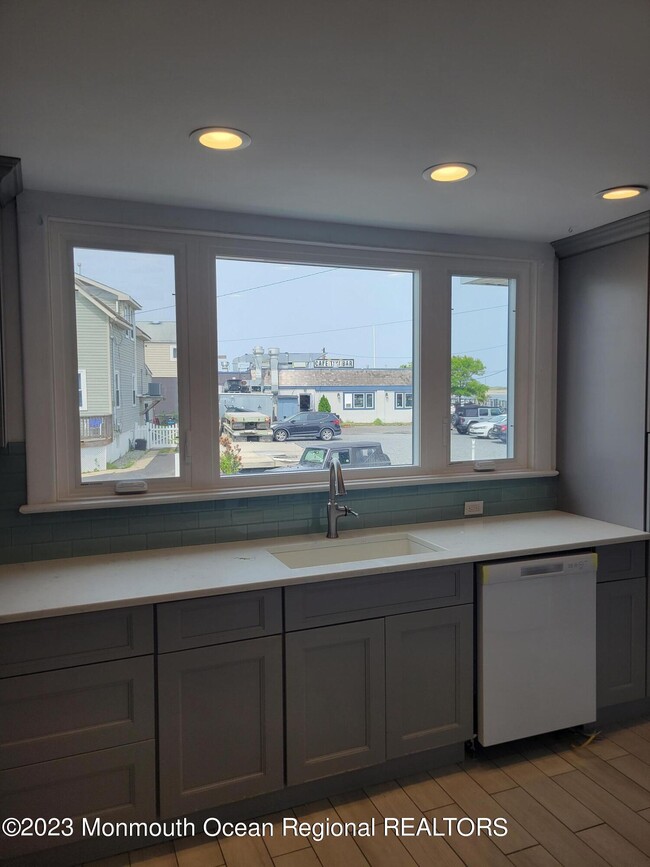 Building Photo - 16 Cornwall St