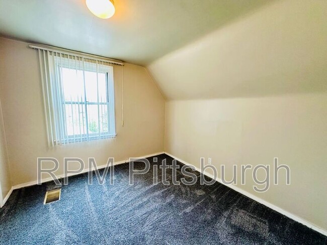 Building Photo - 419 Woodland Rd