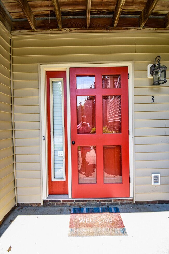 Primary Photo - 2 Bedroom 2 Bathroom Apartment