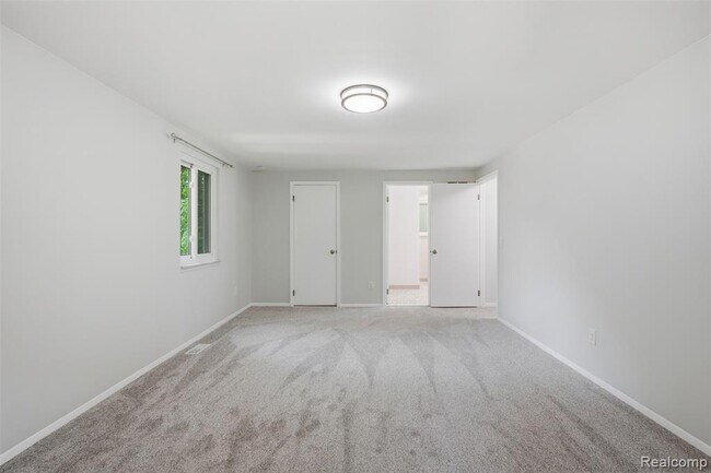 Building Photo - 1880 Welling Dr