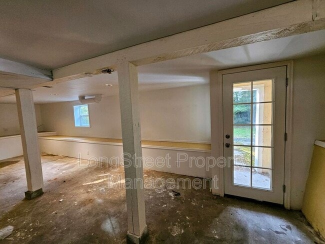 Building Photo - 10309 NW Thompson Rd