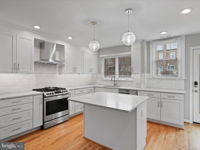 Building Photo - 808 S Oak St