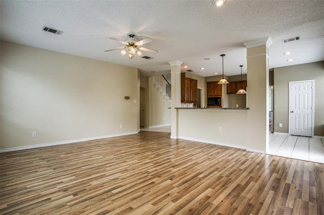 Building Photo - 1404 Honey Locust Dr