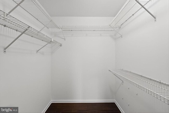 Building Photo - 8022 Beacon Hill Dr