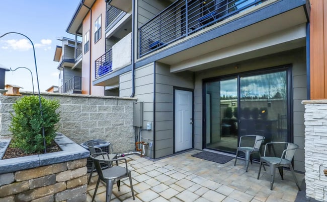 Building Photo - 3 Bedroom, 2 Bath Coeur d' Alene Condo
