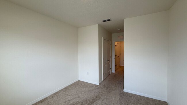 Building Photo - Discover the Charm of Feltrim Reserve! No ...