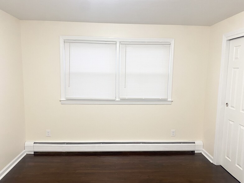 Building Photo - 317 Alexander Ave