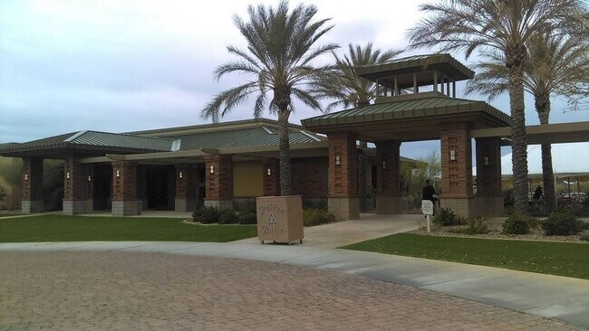 Building Photo - 2 Bed 2 Bath + Den Long-Term Rental in Anthem at Merrill Ranch!