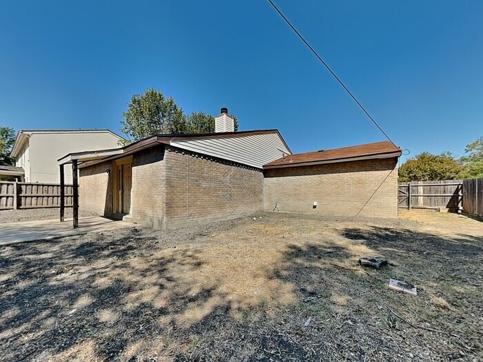 Building Photo - 1810 Hemlock Dr