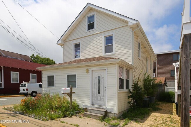 Building Photo - 48 Barberie Ave