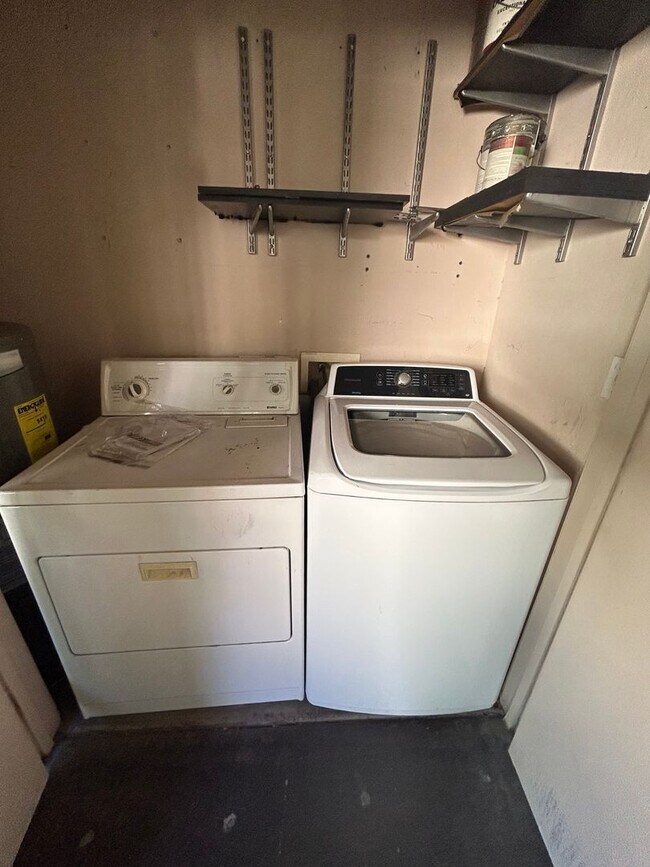 Building Photo - 1287 N Alma School Rd