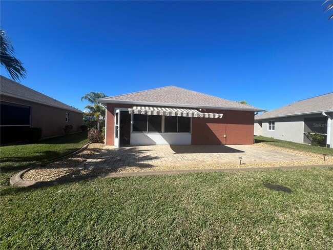 Building Photo - 12660 SW Lakeside Dr