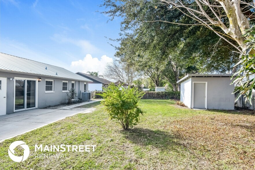 Building Photo - 7845 Avenal Loop