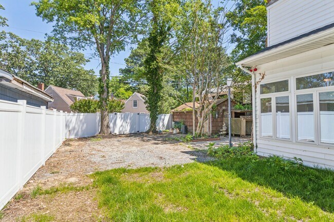 Building Photo - 2917 Chesapeake Ave