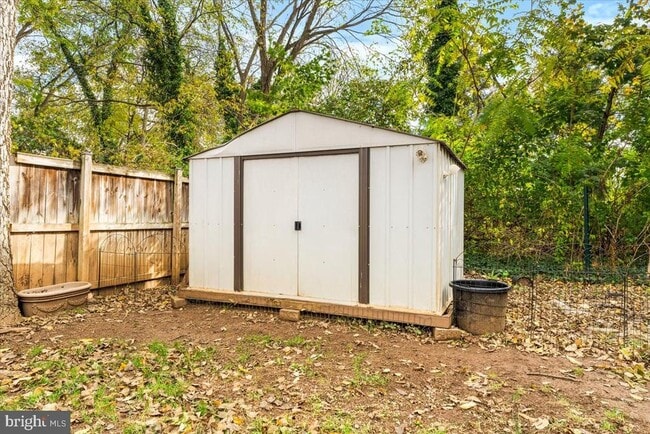 Building Photo - 222 S Raleigh St