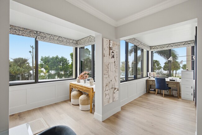 Building Photo - 150 SE Four Winds Dr