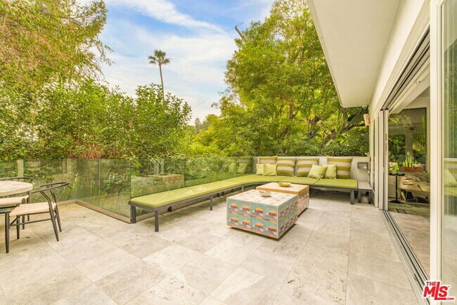 Building Photo - 1588 N Doheny Dr