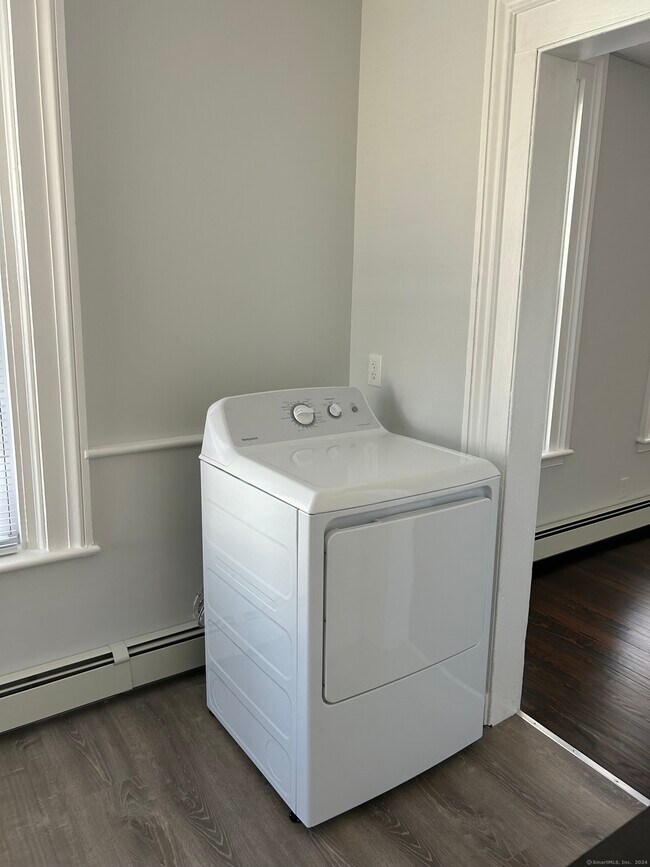 Building Photo - 304 Caroline St