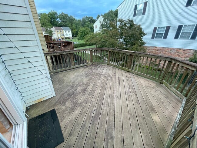 Building Photo - 15039 Cherrywood Dr