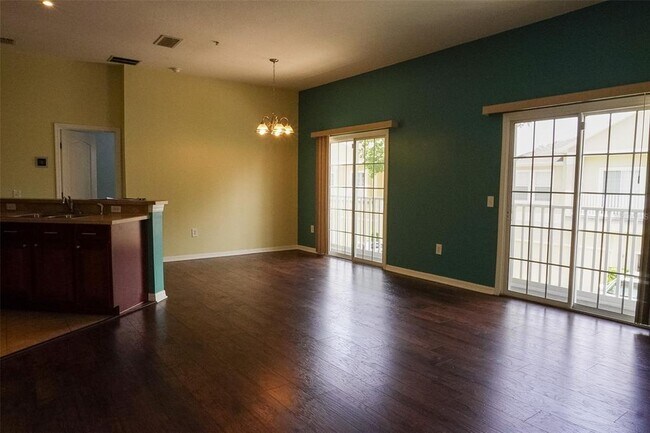Building Photo - 7125 Harmony Square Dr S