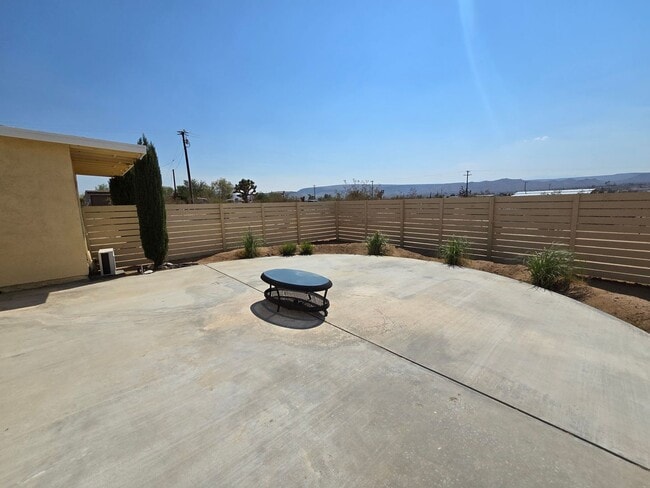 Building Photo - Stylish Desert Retreat in Flamingo Heights
