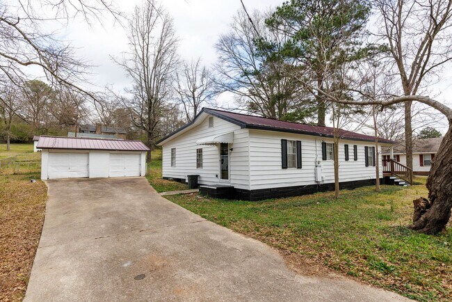 Building Photo - Forestdale 3/2