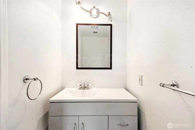 Building Photo - 1523 4th Ave NW