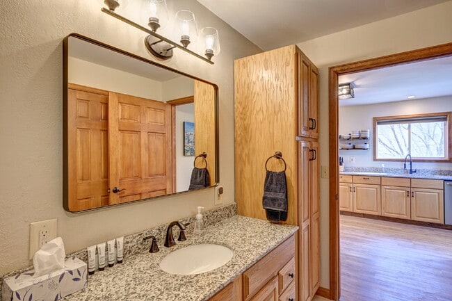 Building Photo - Affordable Luxury 2b/1b in Salida — Utilit...